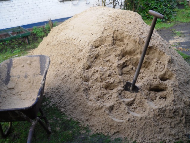 Sand-schaufeln-a