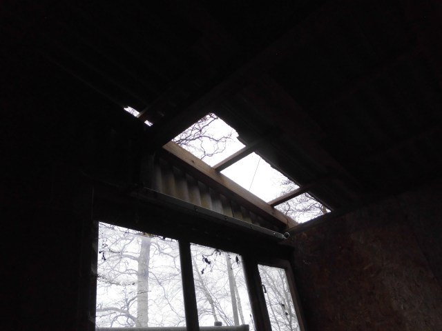 Loch im Dach 1